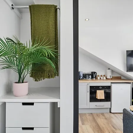 Homely Hotel-style In Апартаменти *