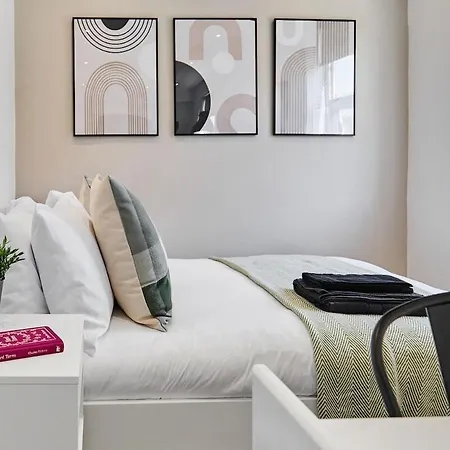 Homely Hotel-style In Апартаменти