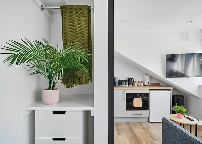 Homely Hotel-style In Апартаменти *