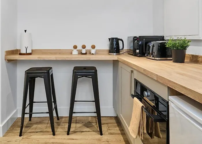 Homely Hotel-style In Apartment